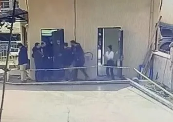 Sevgilisine GBT yapan polisle bekçiye tekme tokat saldırdı