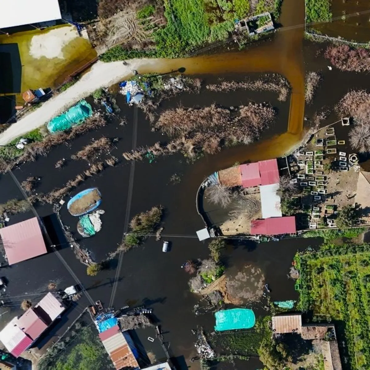 Taşkın sonrası Venedik'i aratmayan manzara: Bu mahalleye bir tek ulaşım yolu var