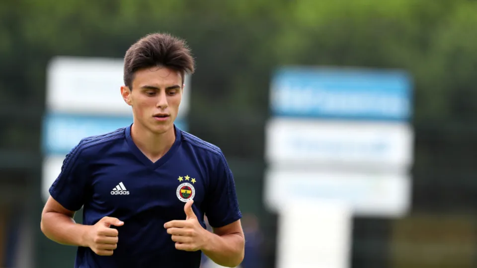 Devlerin gözü Eljif Elmas'ta