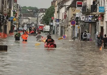 Fransa'daki şiddetli yağışlar 4 can aldı