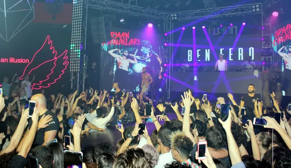 Rapçi Ben Fero’dan sahnede asker selamı