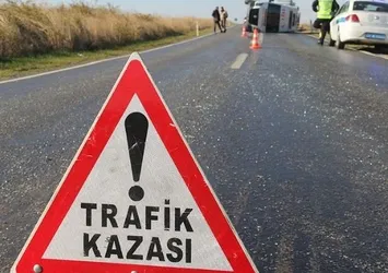 Uşak'ta tır şarampole devrildi! 1 yaralı
