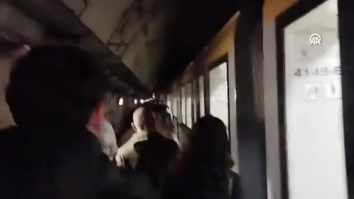 Sürücüsüz metroda panik anları!