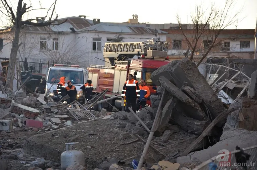 Diyarbakır'daki terör saldırısından ilk kareler 17