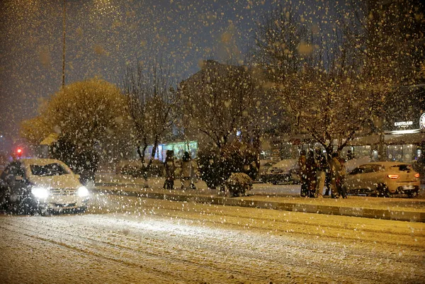 1639945612144.jpg Samsun - Ankara karayolunda yoğun kar yağışı! Sis nedeniyle kazalar yaşandı - 1