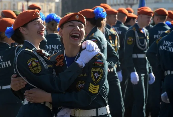 Rusya’daki 9 Mayıs Zafer Günü kutlamalarından renkli görüntüler