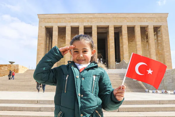 kardan-anitkabir-herkesi-duygulandirmisti-minik-hiranin-hayalleri-gercek-oldu-1617105176225.jpg Kardan Anıtkabir herkesi duygulandırmıştı! Minik Hira'nın hayalleri gerçek oldu - 4