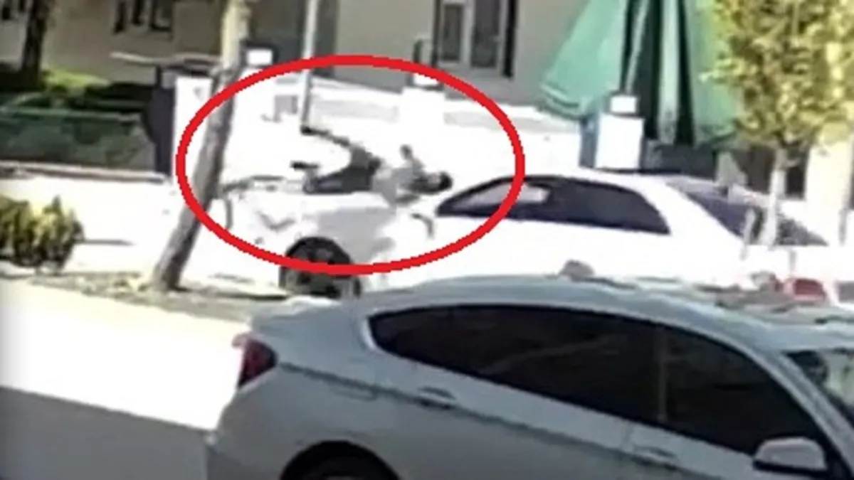 Bisikletiyle karşıya geçmek isteyen çocuk arabanın altında kaldı