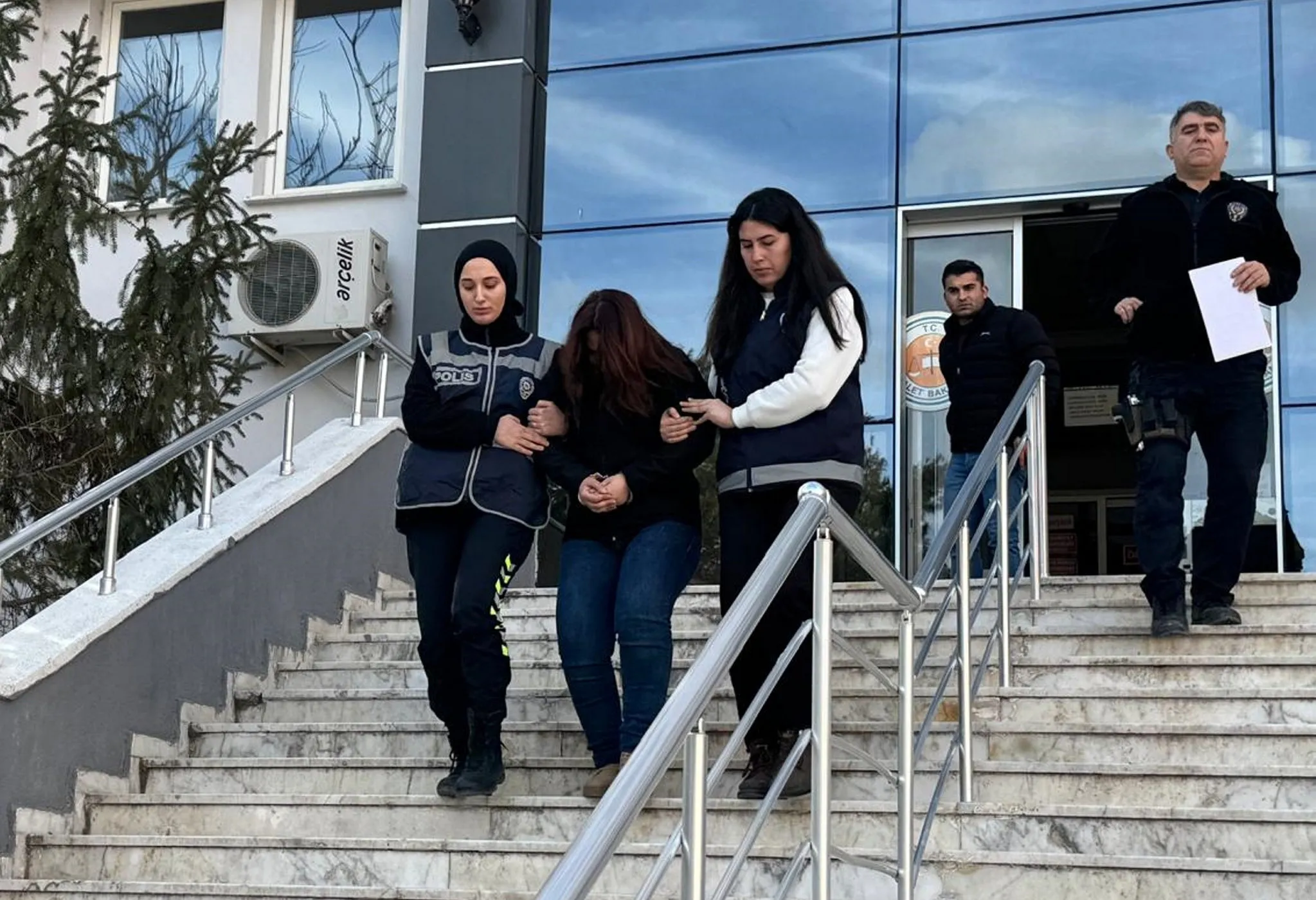 Yenidoğan bebeğe şiddet uygulayan hemşire tutuklandı