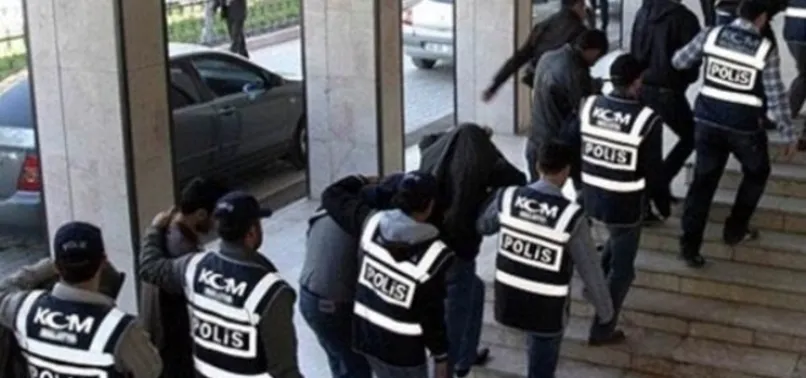 İzmir merkezli FETÖ operasyonunda 46 tutuklama