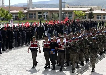 TSK 8 bine yakın personeli ihraç etti