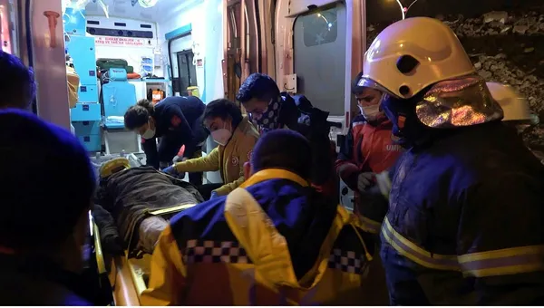 Son dakika haberi: Gaziantep'te bina çöktü: Biri ağır 4 kişi yaralandı - 2