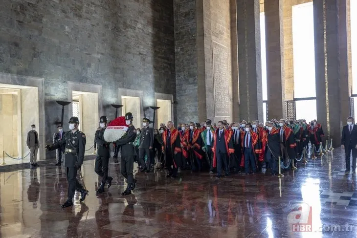 Yargıtay üyeleri Anıtkabir’i ziyaret etti! Çelenk bırakıldı saygı duruşunda bulunuldu! İşte dikkat çeken kareler