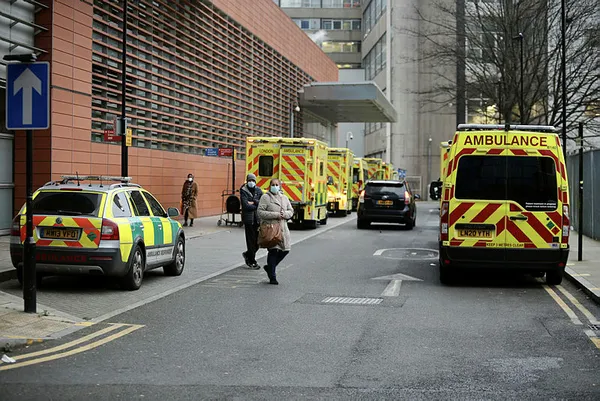 Son dakika: İngiltere’de günlük Kovid-19 vaka sayısı ilk kez 60 bini geçti