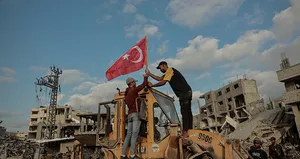 Gazze’de enkaz kaldırma ve temizlik çalışmaları başladı