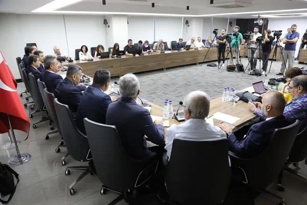 AK Parti’den halka hizmet sunmayan 11 şehrin CHP’li belediyelerine manifesto! Zehir zemberek sözler