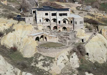 Kapadokya'daki kaçak binaların yıkımına başlandı