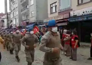 Arhavi çamurdan temizlediler! Alkış ve dualarla uğurlandılar