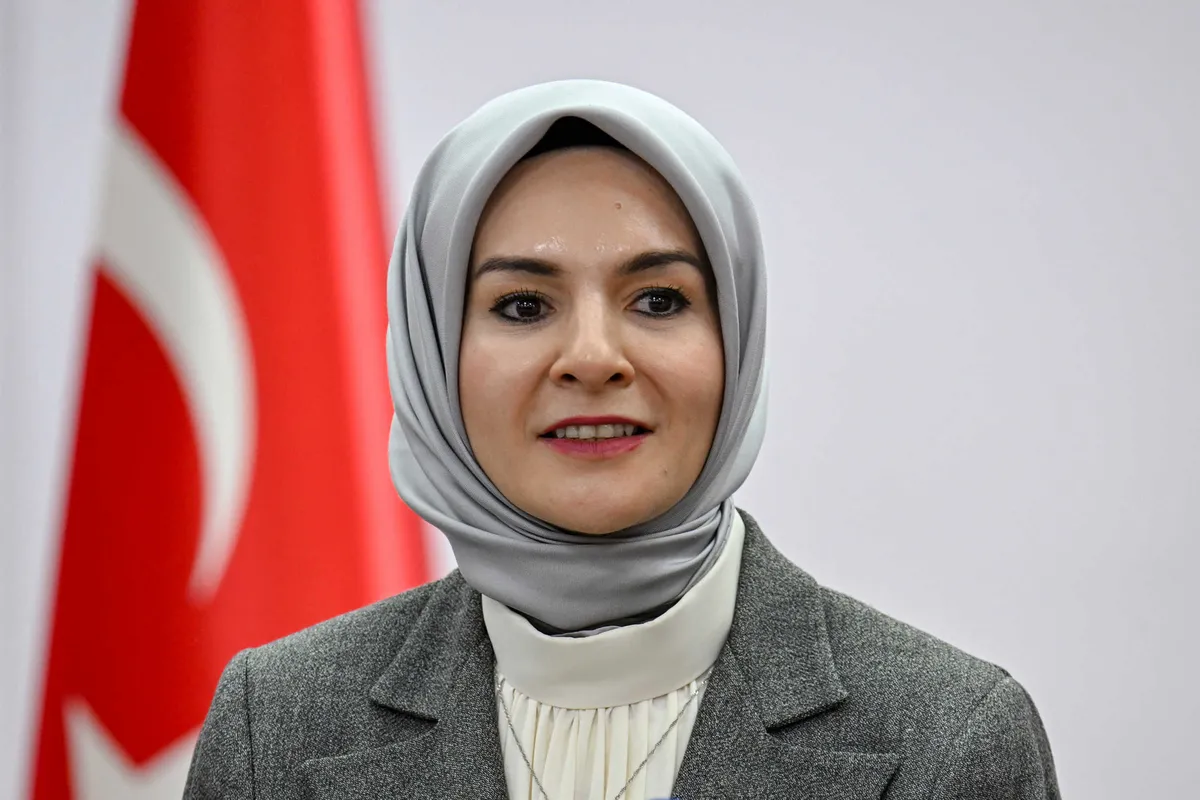 Bakan Göktaş, çocukların sosyal açıdan desteklenmesi için çalışmaların sürdüğünü belirtti. (AA)