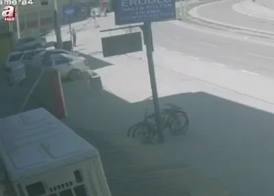 Kontrolden çıkan otomobil iş yerine daldı