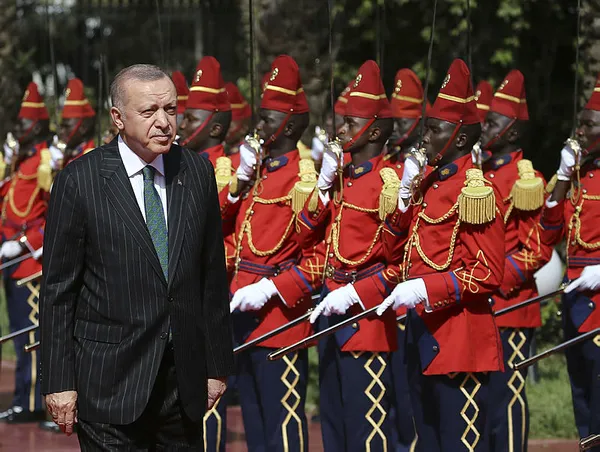 Son dakika: Başkan Erdoğan Senegal’de resmi karşılama töreni! Macky Sall tarafından böyle karşılandı...