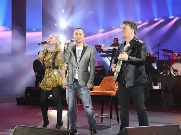 serdar-ortac-eski-esi-chloe-loughnani-hedef-aldi-annemi-dinlemedim-1684736569650.jpeg Serdar Ortaç eski eşi Chloe Loughnan’ı hedef aldı: Annemi dinlemedim - 1