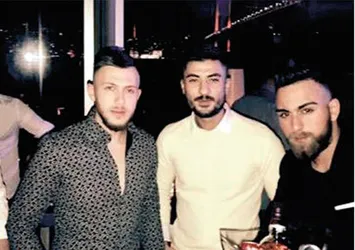 Polis 'Sağ olanlar el kaldırsın' deyince...