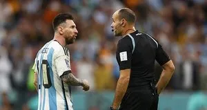 FIFA Mateu Lahoz evine gönderdi