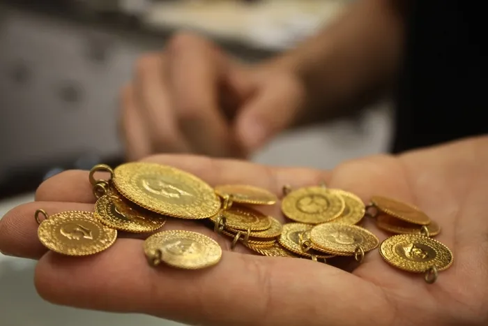 600 lira bandında seyreden gram altın gün içerisinde 730 lirayı geçti! Peki Kapalıçarşı'da son durum ne? CANLI takip - 1