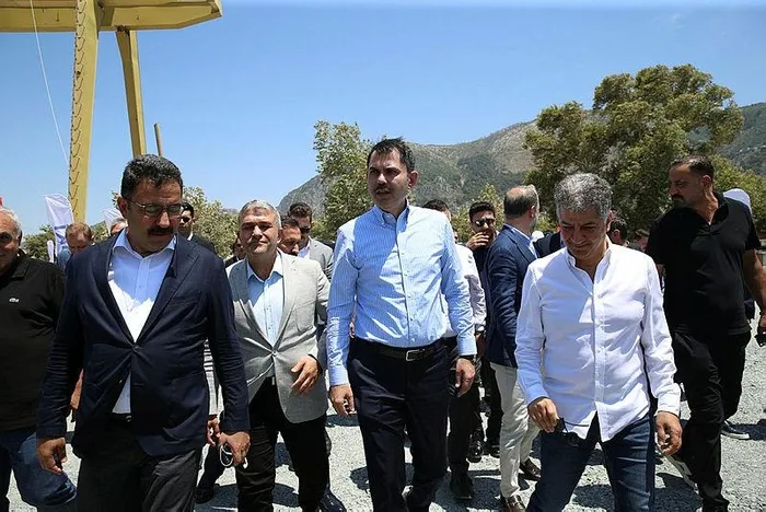 bakan-kurum-deprem-konutlari-icin-tarih-verdi-evine-girmeyen-depremzede-kalmayacak-1720368140396.jpeg Bakan Kurum deprem konutları için tarih verdi! Evine girmeyen depremzede kalmayacak - 3