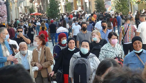 Koronavirüs yasakları kalktı AVM'ler rekor kırdı! Vatandaşlar akın etti - 8