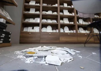 Ürünleri sağlam kalan züccaciye mağazasından yeni görüntü! Deprem anı kamerada