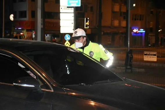 3 günlük sokağa çıkma kısıtlaması öncesi dev uygulama! 3 bin 837 kişiye ceza kesildi
