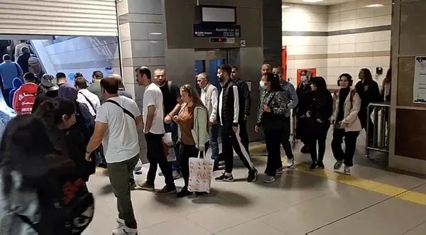 son-dakika-uskudar-cekmekoy-metrosunda-ariza-seferler-iptal-1685602896924.jpg