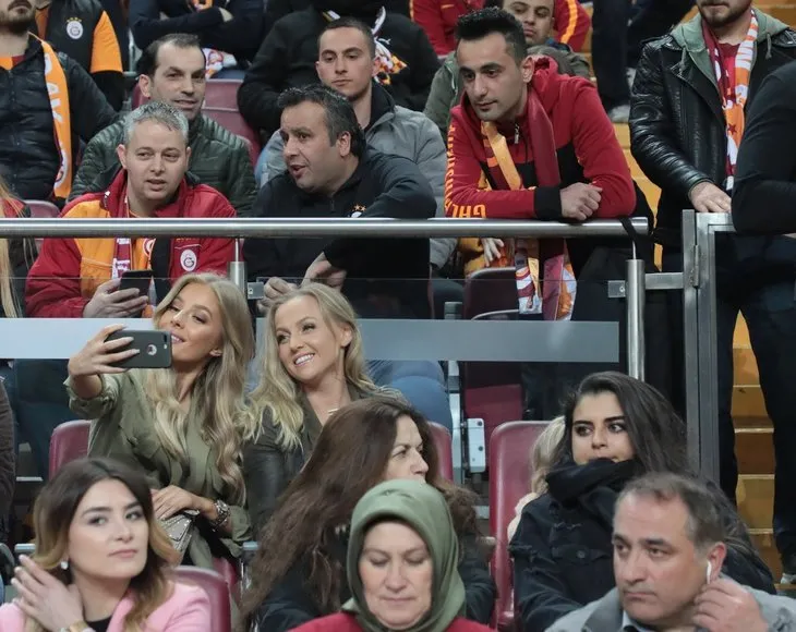 Galatasaray - Akhisar maçına damga vurdu! Kim bu güzel?