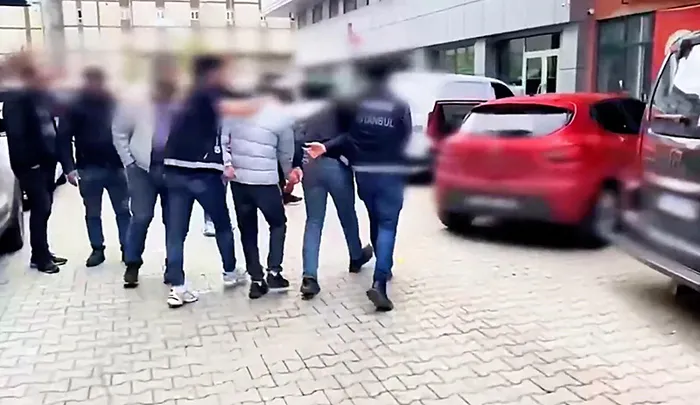 zehir-tacirlerine-operasyon-26-ton-kimyasal-madde-ele-gecirildi-1744187981663.jpeg Diyarbakır ve İstanbul'daki narkotik operasyonunun detaylarına ulaşıldı (DHA)
