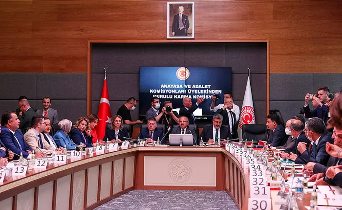 İçişleri Bakanı Süleyman Soylu’dan CHP’ye tepki: Polise atılan yumruk HDPKK sevgisine kurban gitti