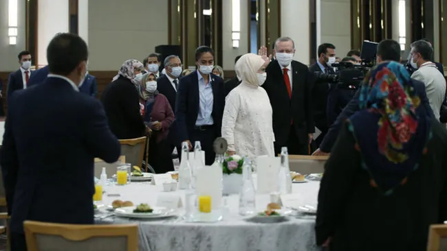 Külliye'de şehit aileleriyle buluşan Başkan Erdoğan: 340 milyon lira yardım toplandı, kifayetsizlere kulak asmayın - 1