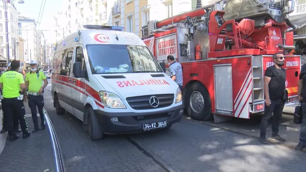 Feci olay! Tramvay ile durak arasına düştü