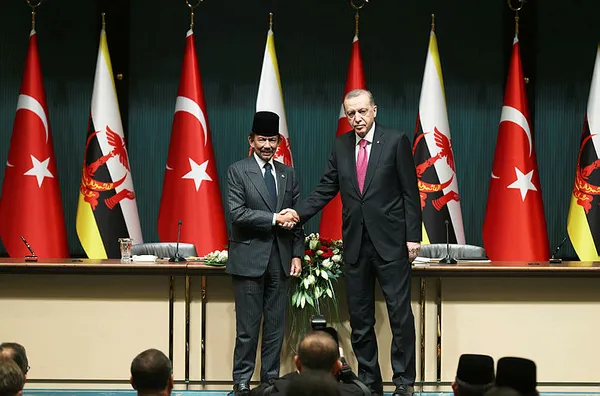 baskan-erdogandan-ankarada-onemli-kabul-brunei-sultani-waddaulah-ile-ortak-basin-toplantisi-1678210487452.jpg Başkan Erdoğan'dan Ankara'da önemli kabul! Brunei Sultanı Waddaulah ile ortak basın toplantısı - 2