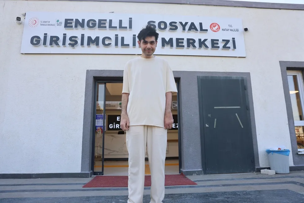 Depremin yıktığı hayat: "İstesem düzelirim ama istemiyorum! Barış Özbay'ın yürek yakan hikayesi - 7