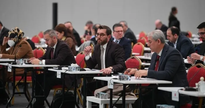 ekrem-imamoglundan-yuzde-54luk-zam-oyunu-1647364157990.jpg Ekrem İmamoğlu'ndan yüzde 54'lük zam oyunu! "Bütün işçileri kapsamıyor..." - 2