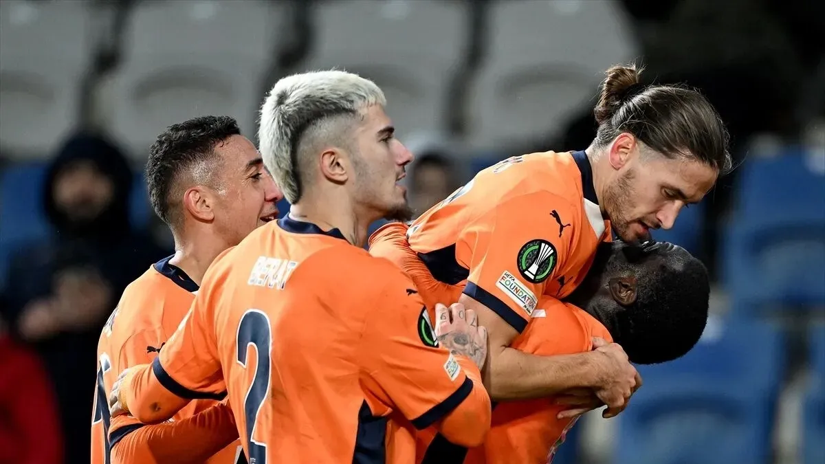 RAMS Başakşehir Süper Lig'de yarın Fenerbahçe'ye konuk olacak