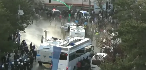 CHP’li İBB Başkanı Ekrem İmamoğlu’ndan Erzurum’da mağdur edebiyatı! AK Parti’nin İstanbul mitingini gölgelemeye çalıştı