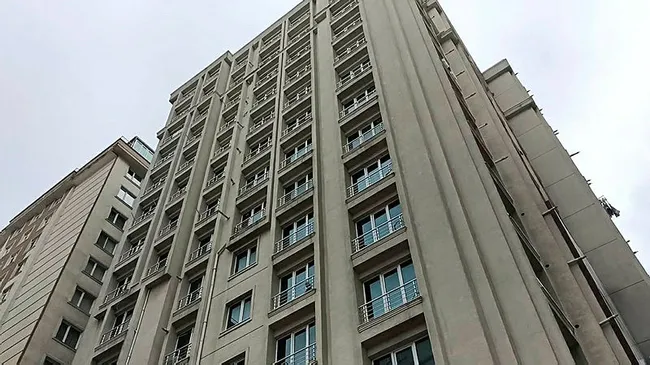 İstanbul’da 6. kattan atlayan adam öldü! O anlar kameraya yansıdı - 5