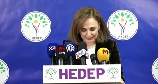 chp-kandilin-piyonlarini-bekliyor-ozgurden-pkknin-siyasi-kolu-hedepe-ozel-yanlama-bekliyoruz-1701683633892.jpg CHP Kandil'in piyonlarını bekliyor! Özgür'den PKK'nın siyasi kolu HEDEP'e "Özel" yanlama: Bekliyoruz - 5