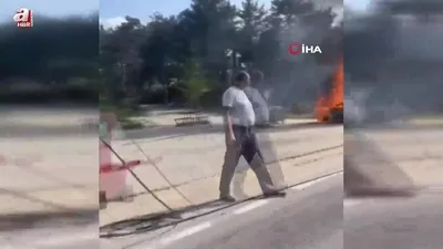 Aniden alev alan otomobil küle döndü!