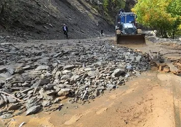Batman'da heyelanlar nedeniyle kapanan 55 yoldan 23'ü açıldı