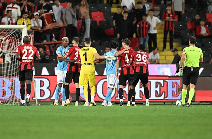 trabzonspordan-var-kaydina-tepki-bravo-size-1727203761967.jpg Trabzonspor'dan VAR kaydına tepki: Bravo size! - 1