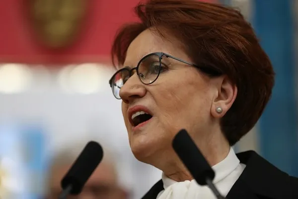 Meral Akşener’den muhaliflerine CHP resti: Benim yanımda olmayın